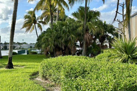 Condo in Oakland Park, Florida, 1 bedroom  № 1936308 - photo 25