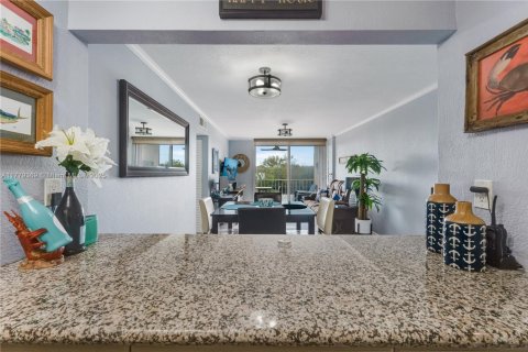 Condo in Tavernier, Florida, 2 bedrooms  № 1868684 - photo 18