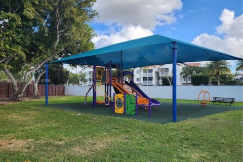 Снять в аренду кондоминиум в Хайалиа, Флорида 3 спальни, 102.19м2, № 2028667 - фото 4