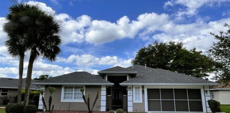 House in Leesburg, Florida 3 bedrooms, 197.23 sq.m. № 2094245