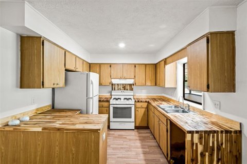 House in Brooksville, Florida 3 bedrooms, 164.99 sq.m. № 2117970 - photo 10