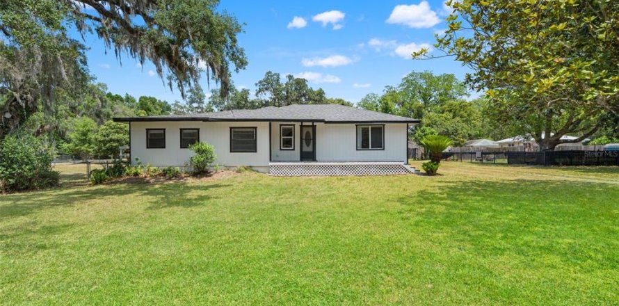 House in Brooksville, Florida 3 bedrooms, 164.99 sq.m. № 2117970
