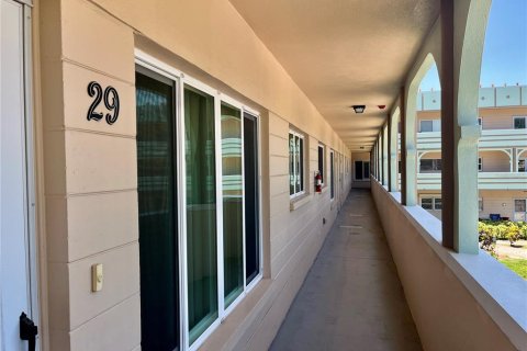 Condo in Clearwater, Florida, 2 bedrooms  № 1657103 - photo 4