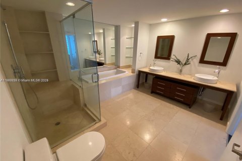 Condominio en alquiler en Miami, Florida, 3 dormitorios, 169.55 m2 № 1922064 - foto 22
