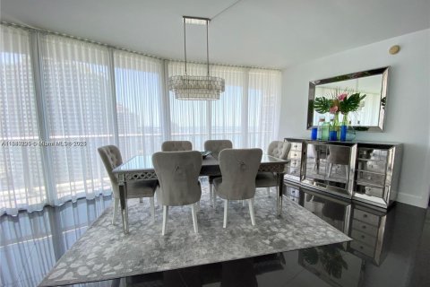 Condominio en alquiler en Miami, Florida, 3 dormitorios, 169.55 m2 № 1922064 - foto 10