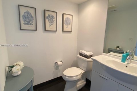 Condominio en alquiler en Miami, Florida, 3 dormitorios, 169.55 m2 № 1922064 - foto 25