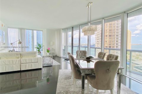 Condominio en alquiler en Miami, Florida, 3 dormitorios, 169.55 m2 № 1922064 - foto 8