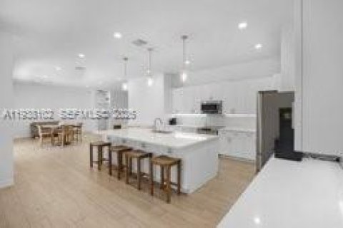 Купить виллу или дом в Хомстед, Флорида 5 спален, 299.05м2, № 1997833 - фото 11