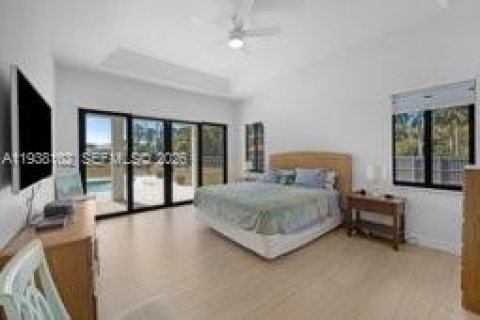 Купить виллу или дом в Хомстед, Флорида 5 спален, 299.05м2, № 1997833 - фото 16