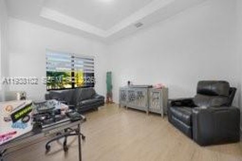 Купить виллу или дом в Хомстед, Флорида 5 спален, 299.05м2, № 1997833 - фото 12