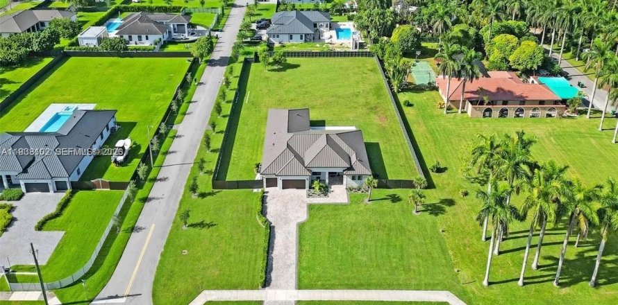 Дом в Хомстед, Флорида 5 спален, 299.05м2 № 1997833