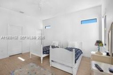 Купить виллу или дом в Хомстед, Флорида 5 спален, 299.05м2, № 1997833 - фото 22