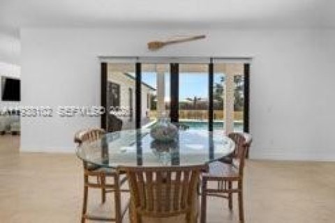 Купить виллу или дом в Хомстед, Флорида 5 спален, 299.05м2, № 1997833 - фото 6