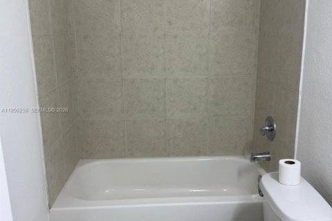 Купить таунхаус в Хомстед, Флорида 3 спальни, 85.47м2, № 2005783 - фото 10