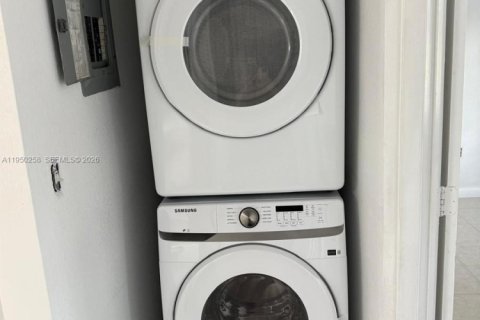 Купить таунхаус в Хомстед, Флорида 3 спальни, 85.47м2, № 2005783 - фото 15