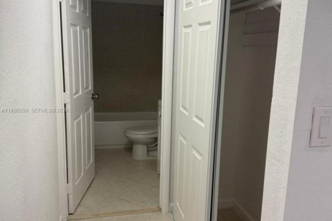 Купить таунхаус в Хомстед, Флорида 3 спальни, 85.47м2, № 2005783 - фото 9