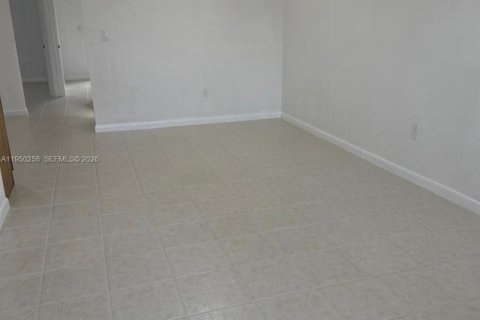 Купить таунхаус в Хомстед, Флорида 3 спальни, 85.47м2, № 2005783 - фото 8
