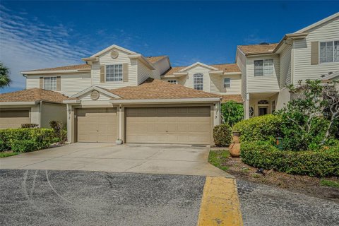 Townhouse in Kenneth City, Florida 3 bedrooms, 149.85 sq.m. № 2157379 - photo 2