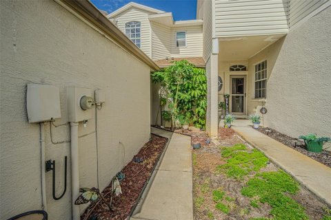 Townhouse in Kenneth City, Florida 3 bedrooms, 149.85 sq.m. № 2157379 - photo 29