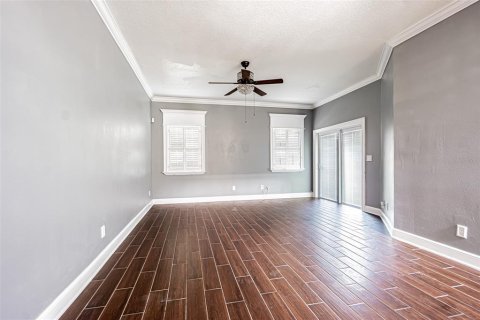 Townhouse in Kenneth City, Florida 3 bedrooms, 149.85 sq.m. № 2157379 - photo 19