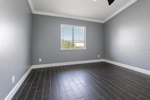 Townhouse in Kenneth City, Florida 3 bedrooms, 149.85 sq.m. № 2157379 - photo 24