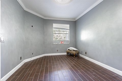 Townhouse in Kenneth City, Florida 3 bedrooms, 149.85 sq.m. № 2157379 - photo 18
