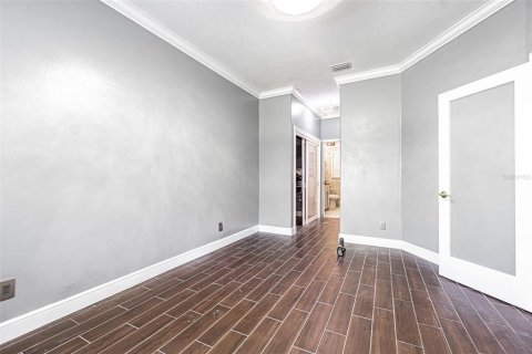Townhouse in Kenneth City, Florida 3 bedrooms, 149.85 sq.m. № 2157379 - photo 17