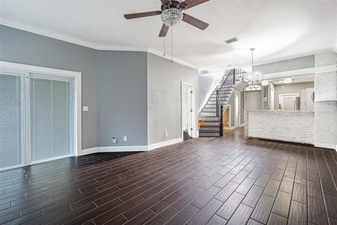 Townhouse in Kenneth City, Florida 3 bedrooms, 149.85 sq.m. № 2157379 - photo 3