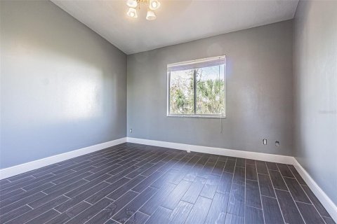 Townhouse in Kenneth City, Florida 3 bedrooms, 149.85 sq.m. № 2157379 - photo 26