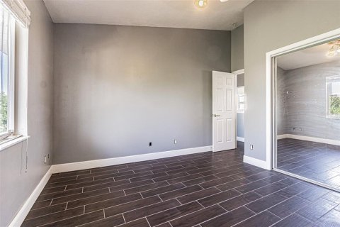 Townhouse in Kenneth City, Florida 3 bedrooms, 149.85 sq.m. № 2157379 - photo 25