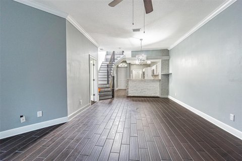 Townhouse in Kenneth City, Florida 3 bedrooms, 149.85 sq.m. № 2157379 - photo 4