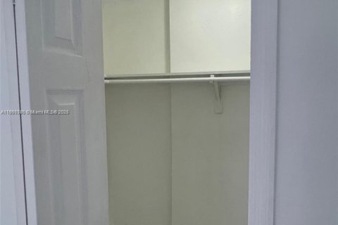 Copropriété à louer à Miami, Floride: 1 chambre, 61.5 m2 № 1960807 - photo 12