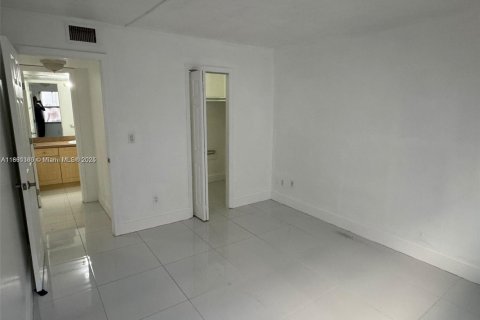 Copropriété à louer à Miami, Floride: 1 chambre, 61.5 m2 № 1960807 - photo 11