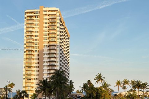 Condominio en alquiler en Hallandale Beach, Florida, 2 dormitorios, 118.45 m2 № 2054656 - foto 11