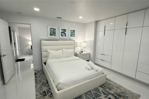 Propiedad comercial en venta en Miami, Florida, 155.7 m2 № 1985611 - foto 16