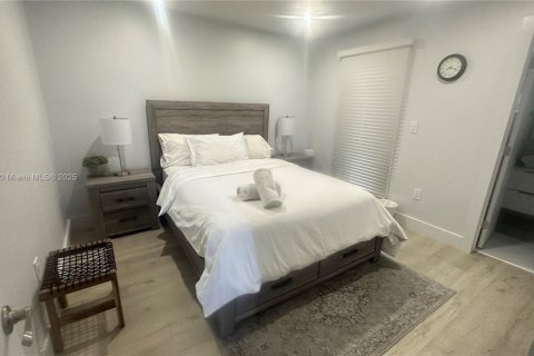 Propiedad comercial en venta en Miami, Florida, 155.7 m2 № 1985611 - foto 7