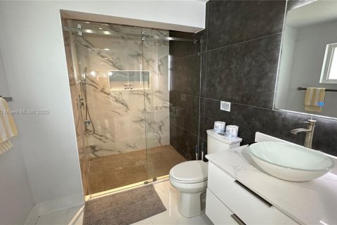 Propiedad comercial en venta en Miami, Florida, 155.7 m2 № 1985611 - foto 21