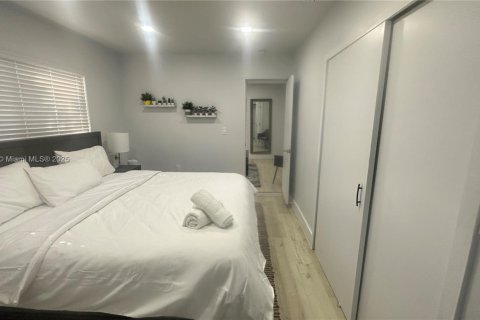 Propiedad comercial en venta en Miami, Florida, 155.7 m2 № 1985611 - foto 9