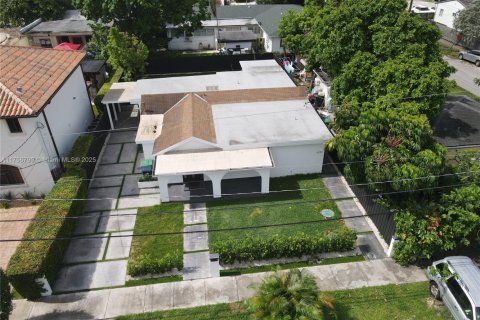 Propiedad comercial en venta en Miami, Florida, 155.7 m2 № 1985611 - foto 13