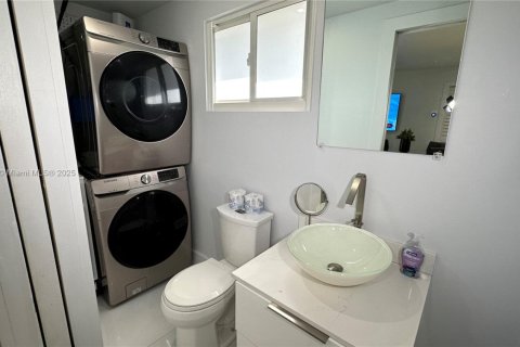 Propiedad comercial en venta en Miami, Florida, 155.7 m2 № 1985611 - foto 18