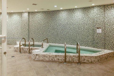 Condo in Miami, Florida  № 1950833 - photo 12