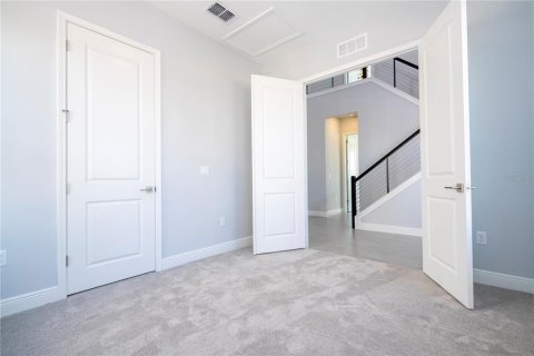 Casa en venta en Orlando, Florida, 5 dormitorios, 306.21 m2 № 2142527 - foto 13