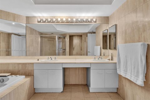 Купить кондоминиум в Авентура, Флорида 3 спальни, 173.73м2, № 1925437 - фото 24