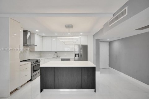 Condominio en venta en Sunny Isles Beach, Florida, 2 dormitorios, 139.82 m2 № 2077041 - foto 14
