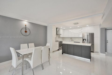 Condominio en venta en Sunny Isles Beach, Florida, 2 dormitorios, 139.82 m2 № 2077041 - foto 15