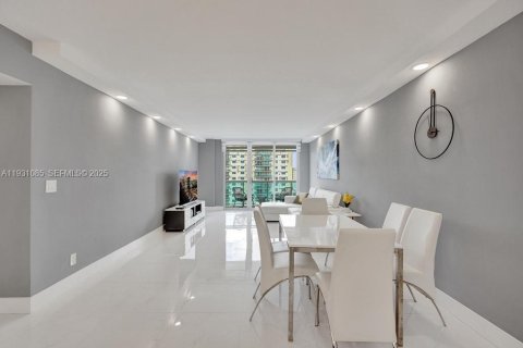 Condominio en venta en Sunny Isles Beach, Florida, 2 dormitorios, 139.82 m2 № 2077041 - foto 9