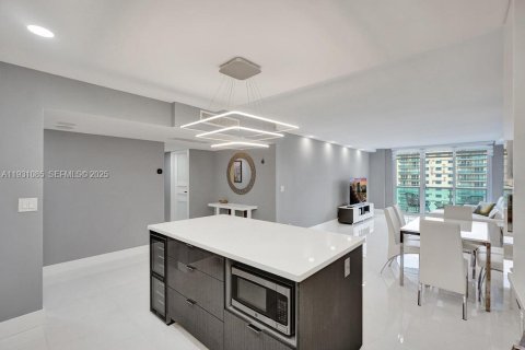 Condominio en venta en Sunny Isles Beach, Florida, 2 dormitorios, 139.82 m2 № 2077041 - foto 11