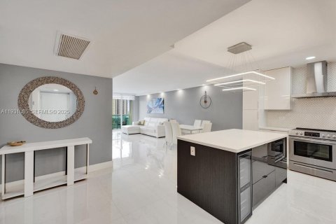 Condominio en venta en Sunny Isles Beach, Florida, 2 dormitorios, 139.82 m2 № 2077041 - foto 10