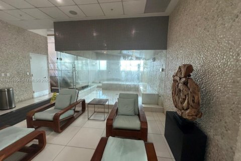 Condo in Miami, Florida, 1 bedroom  № 1990084 - photo 12