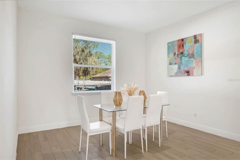 Villa ou maison à vendre à Palm Bay, Floride: 3 chambres, 136.75 m2 № 2266906 - photo 4